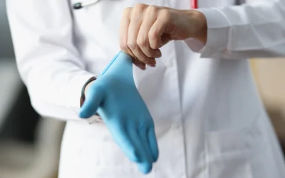 Tipos de guantes descartables: diferencias, características y usos